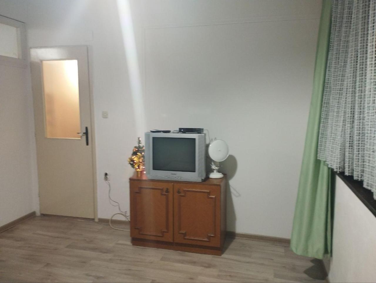 Vnj In #2 Apartment *